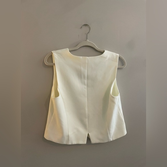 INTEMPO White Button Down Vest Cropped - Picture 3 of 3
